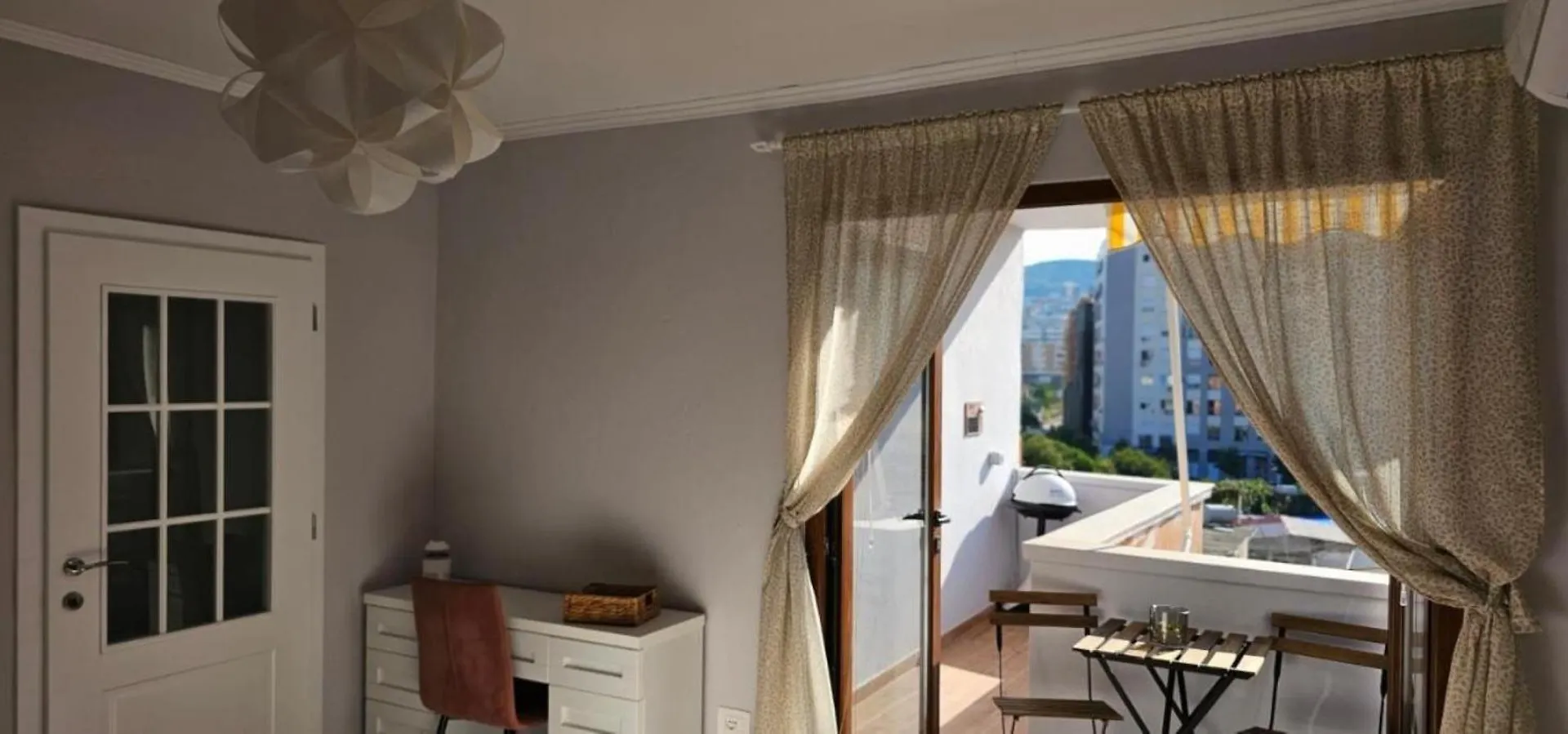 Nuci'S Place 티라나