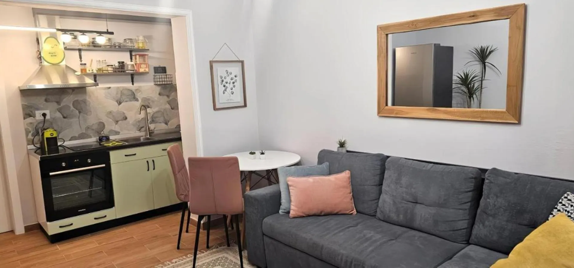 Nuci'S Place 티라나
